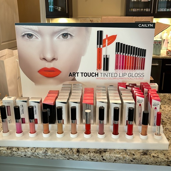 Tint lips gloss - Picture 1 of 3